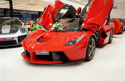 FERRARI LA FERRARI- 2015- RED- 1 800 KM- GCC-  DEALER...