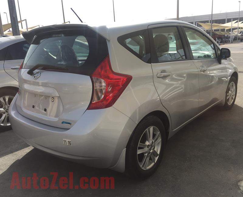 Nissan Tiida (Versa) 2014 Silver