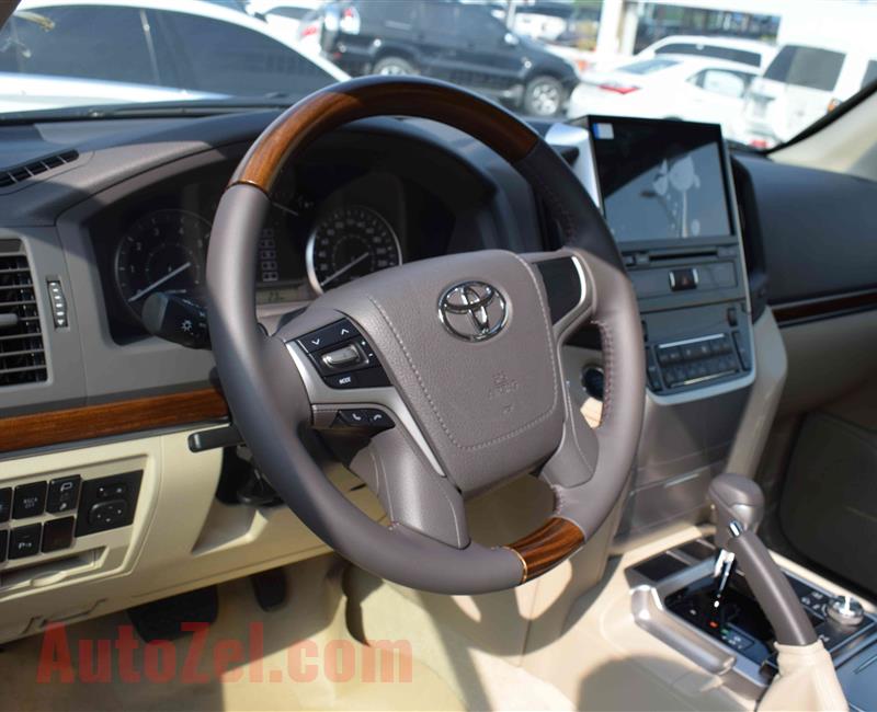 TOYOTA LAND CRUISER GXR V8