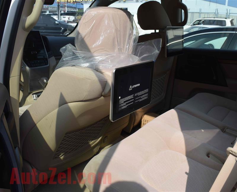 TOYOTA LAND CRUISER GXR V8