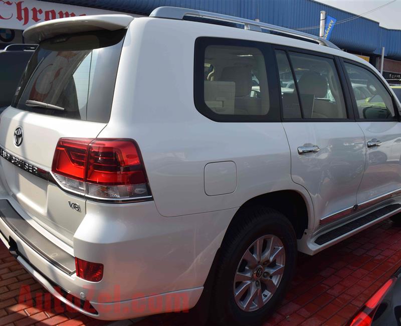 TOYOTA LAND CRUISER GXR V8