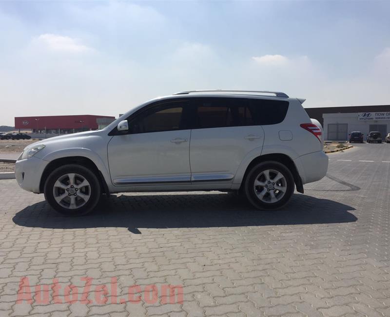 Toyota Rav4 LE full automatic with cruise control AED.30000