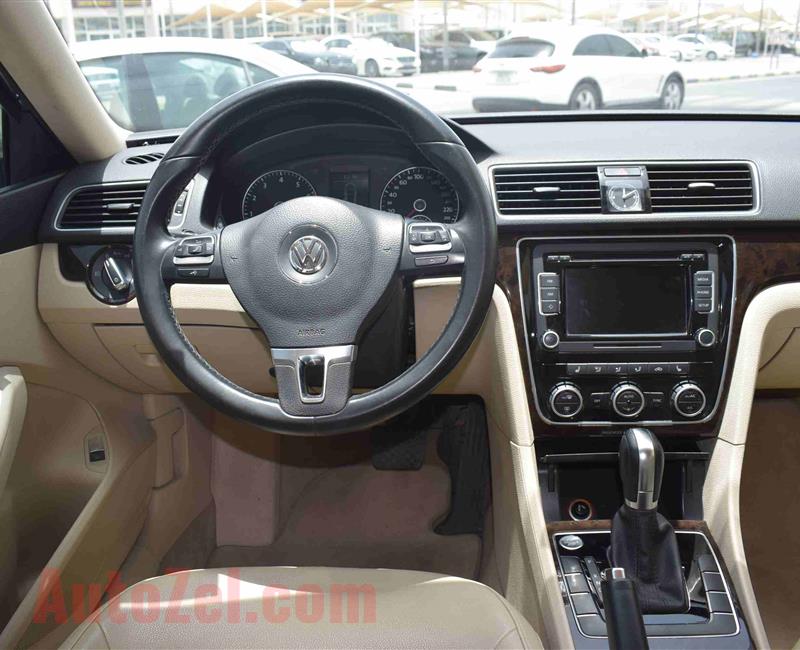 VOLKSWAGEN PASSAT- 2016- GRAY- 79 000 KM- GCC