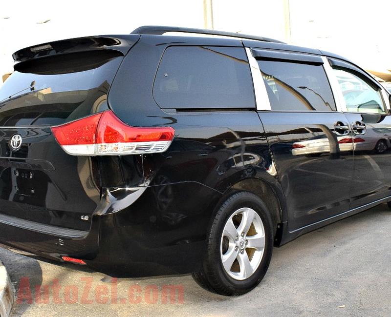 TOYOTA SIENNA- 2012- black- 139000 KM- AMERICAN SPECS