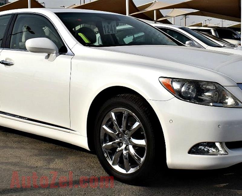 LEXUS LS460 model 2008 - color white -  carspecs is american - v8