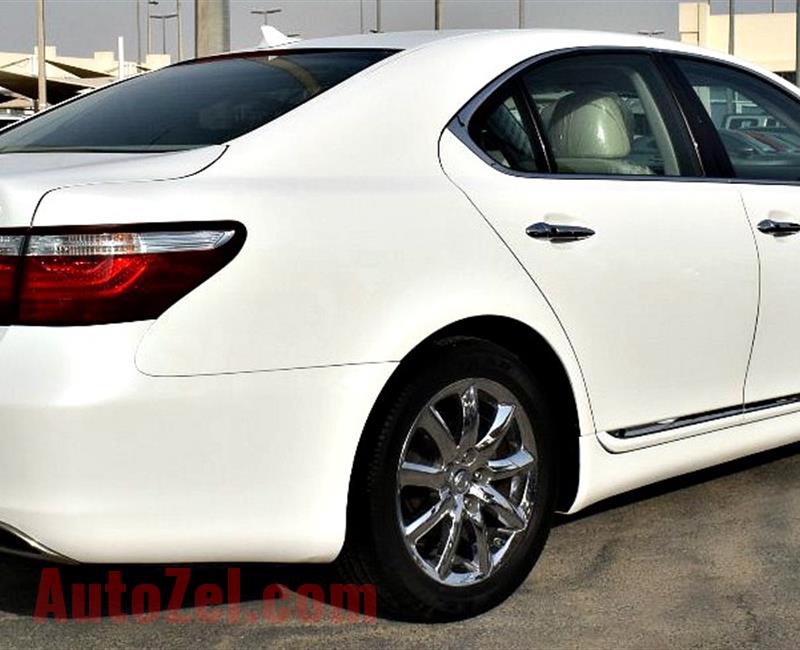 LEXUS LS460 model 2008 - color white -  carspecs is american - v8