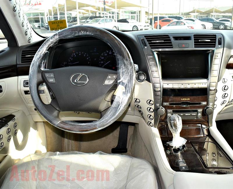 LEXUS LS460 model 2008 - color white -  carspecs is american - v8