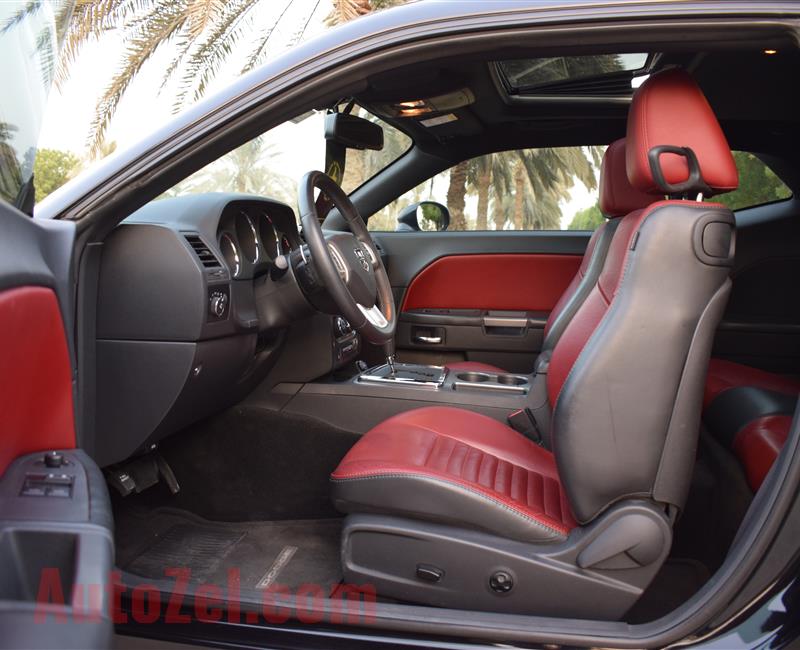 Warranty till 10/2019.V8 Dodge Challenger R/T Plus Warranty GCC Full Options 