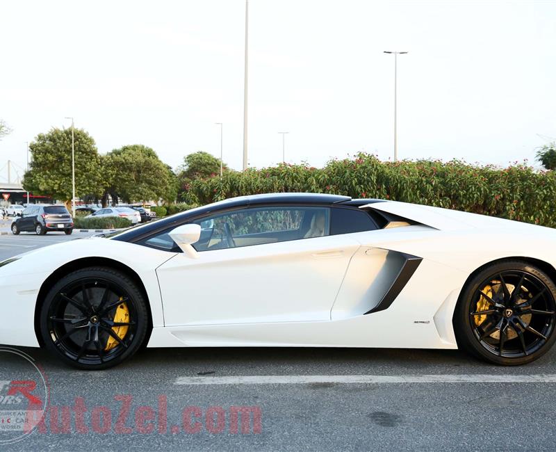 LAMBORGHINI AVENTADOR ROADSTER | 2015 | GCC | Warranty Available