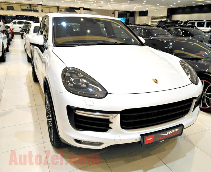 PORSCHE CAYENNE TURBO, V8- 2015- WHITE- 42 000 KM- GCC