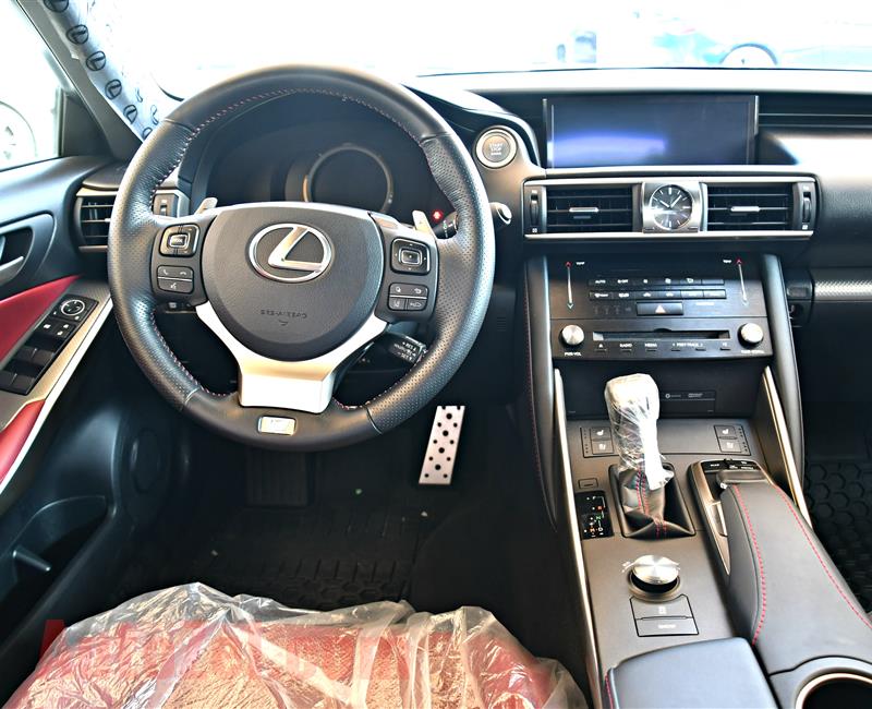 lexus is300 model 2017 - white - 6000 km - v6 - car specs is american 