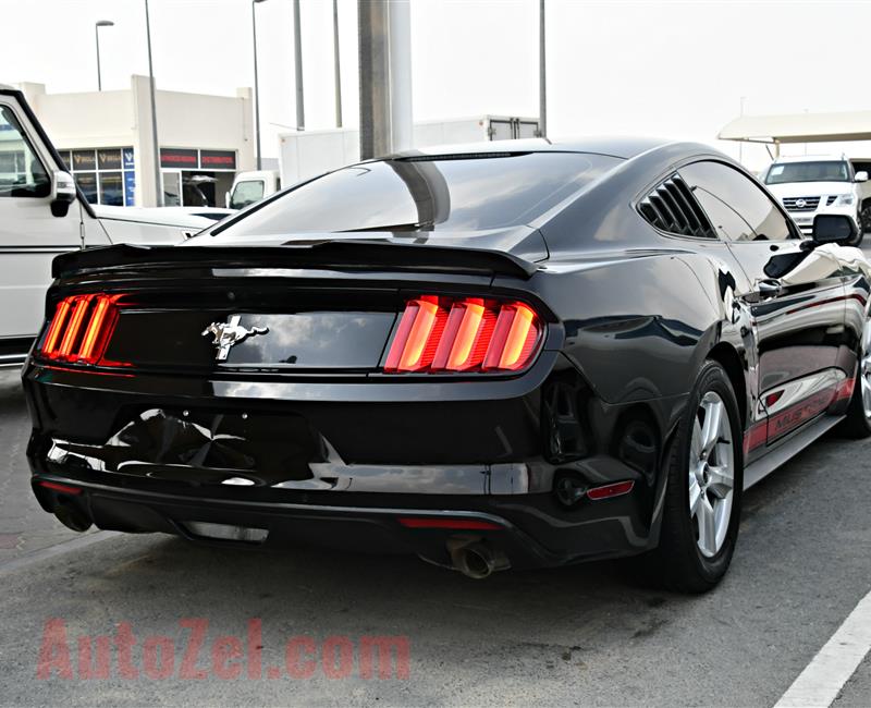 FORD MUSTANG  model 2015 - black - 70,000 km - v6 - CAR SPECS IS AMERICAN