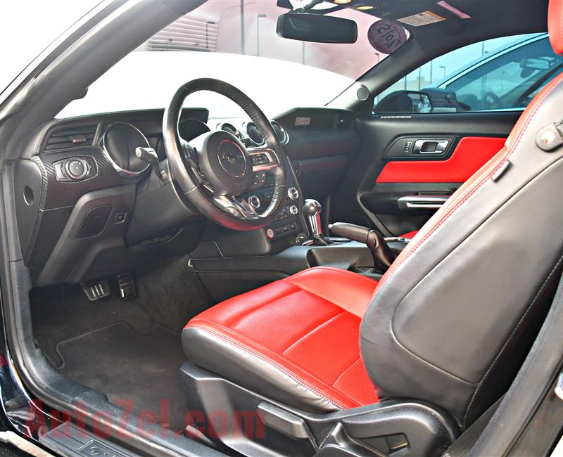 FORD MUSTANG  model 2015 - black - 70,000 km - v6 - CAR SPECS IS AMERICAN