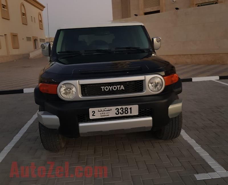 Urgently FJ CRUISER for sale in shsrjah