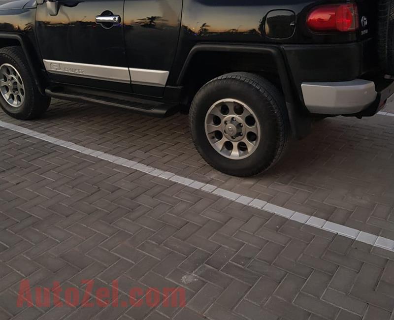 Urgently FJ CRUISER for sale in shsrjah