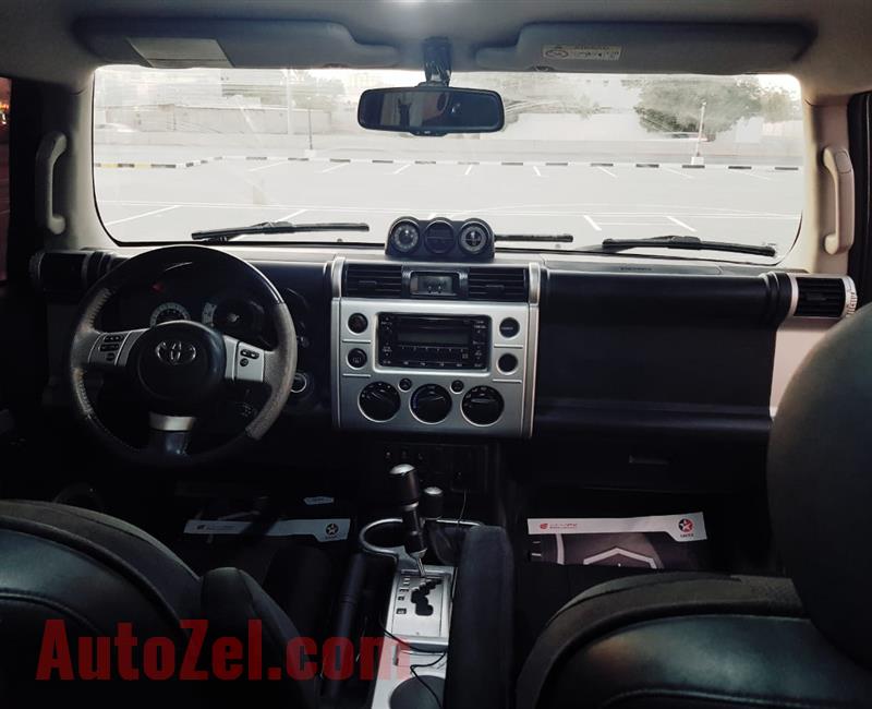 Urgently FJ CRUISER for sale in shsrjah