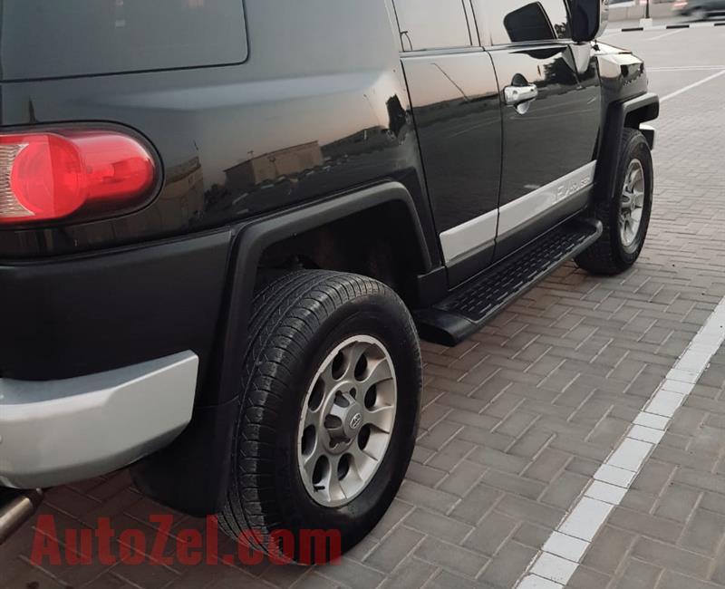 Urgently FJ CRUISER for sale in shsrjah