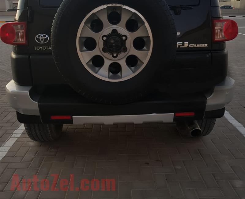 Urgently FJ CRUISER for sale in shsrjah