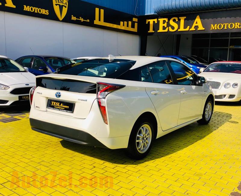 ///HYBRID///TOYOTA PRIUS ICONIC 1.8L V4///GCC///2017///WARRANTY///ECONOMIC///ONLY 1,220 DHS MONTHLY/