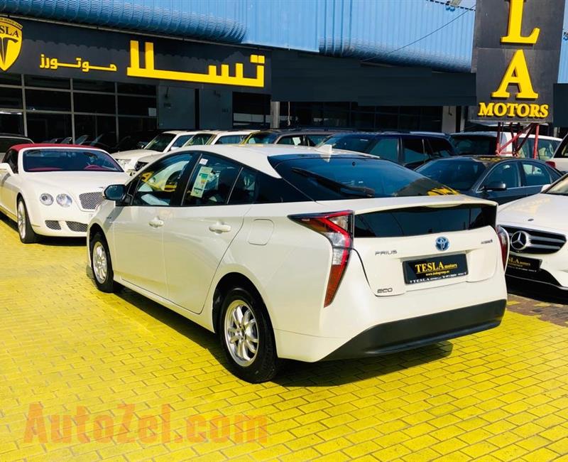 ///HYBRID///TOYOTA PRIUS ICONIC 1.8L V4///GCC///2017///WARRANTY///ECONOMIC///ONLY 1,220 DHS MONTHLY/