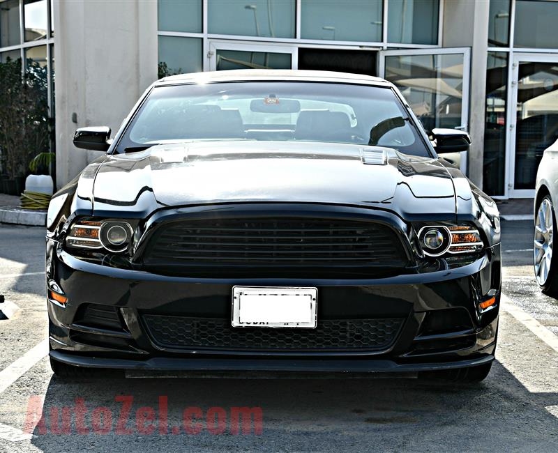 FORD MUSTANG GT MODEL 2014 - BLACK - 40,000 MILEAGE - V8 - CAR SPECS IS AMERICAN 