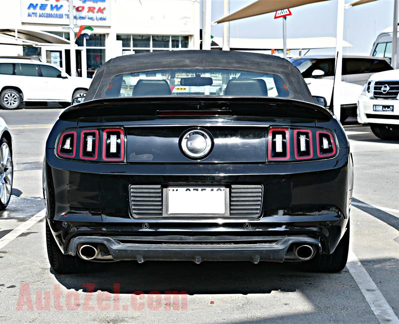 FORD MUSTANG GT MODEL 2014 - BLACK - 40,000 MILEAGE - V8 - CAR SPECS IS AMERICAN 