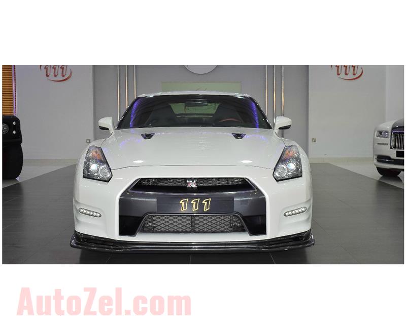 NISSAN GTR- 2013- WHITE- 84 000 KM- GCC SPECS