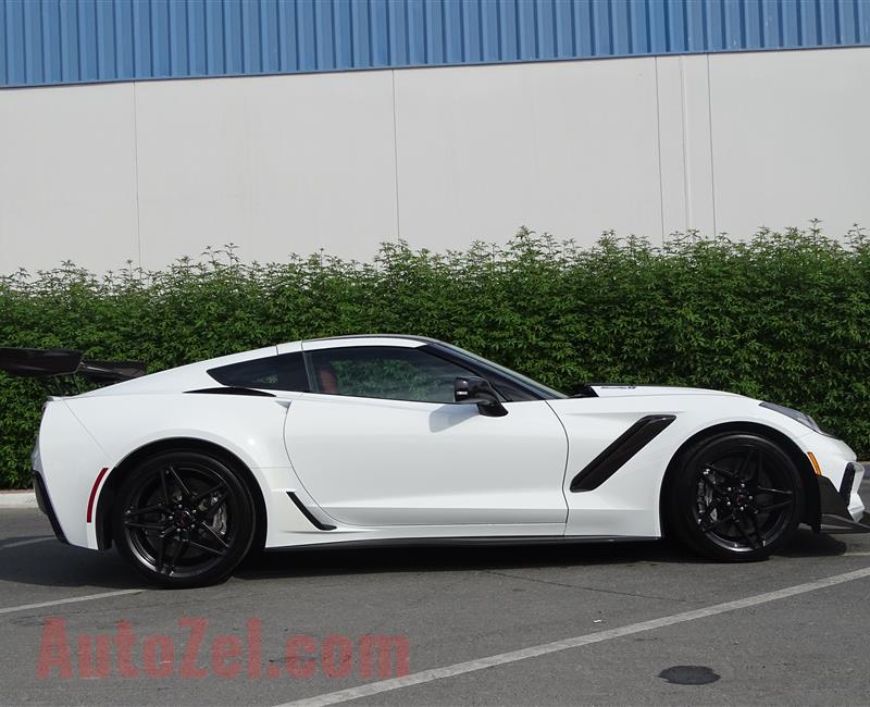 CHEVROLET CORVETTE ZR1 6.2L SUPERCHARGED- 2019- WHITE- 12 000 KM- GCC SPECS