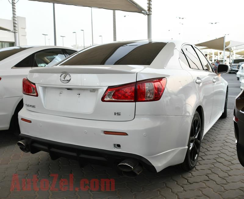 LEXUS IS300, V6- 2011- WHITE- 200 000 KM- GCC
