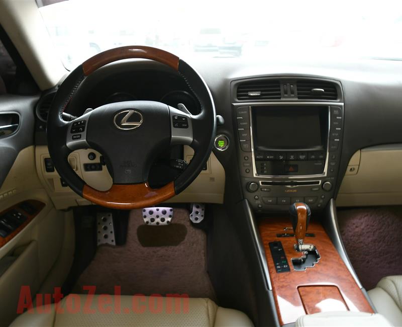 LEXUS IS300, V6- 2011- WHITE- 200 000 KM- GCC