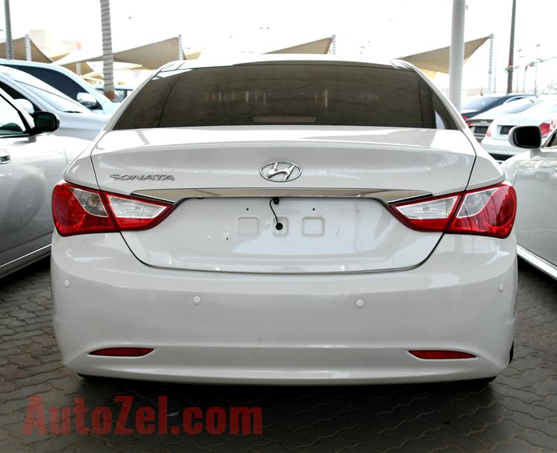 HYUNDAI SONATA, V4- 2013- WHITE- 218 000 KM- GCC