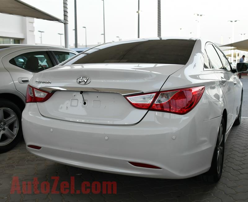 HYUNDAI SONATA, V4- 2013- WHITE- 218 000 KM- GCC