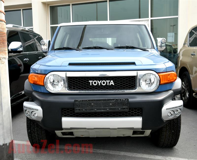 TOYOTA FJ CRUISER- 2013- BLUE- 160 000 KM- GCC SPECS