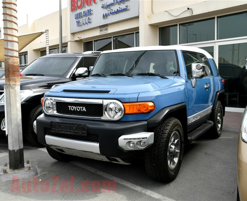 TOYOTA FJ CRUISER- 2013- BLUE- 160 000 KM- GCC SPECS