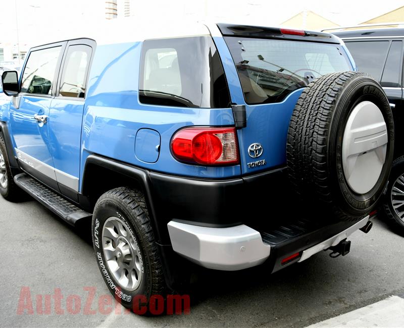 TOYOTA FJ CRUISER- 2013- BLUE- 160 000 KM- GCC SPECS