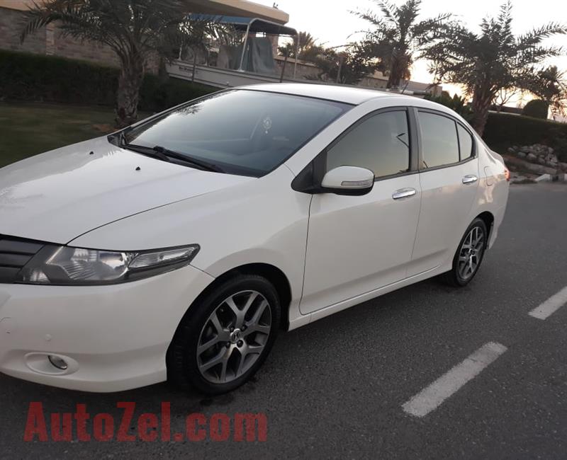 Honda city 2011 model full option GCC space accidentfree argent for sale