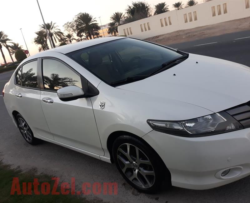 Honda city 2011 model full option GCC space accidentfree argent for sale