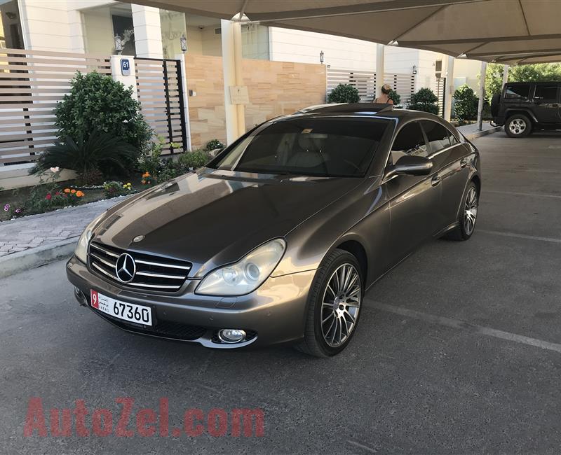 Gorgeous Mercedes, lady driven