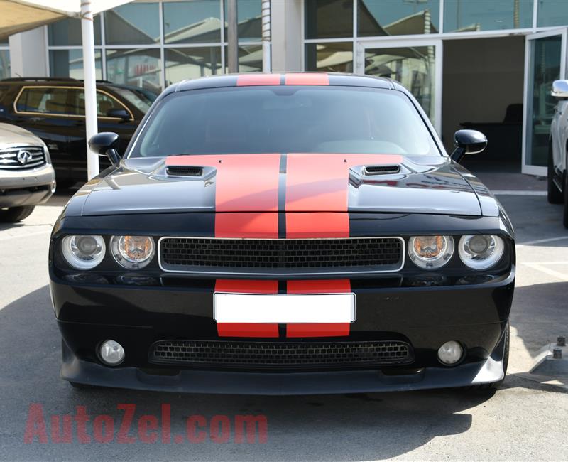 DODGE CHALLENGER SRT8- 2014- BLACK- 60 000 KM- GCC SPECS