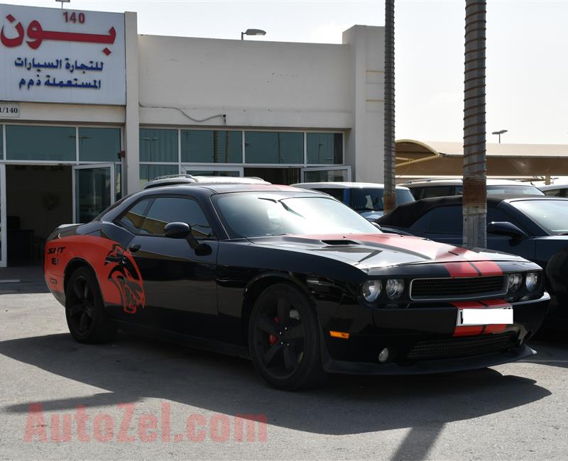 DODGE CHALLENGER SRT8- 2014- BLACK- 60 000 KM- GCC SPECS