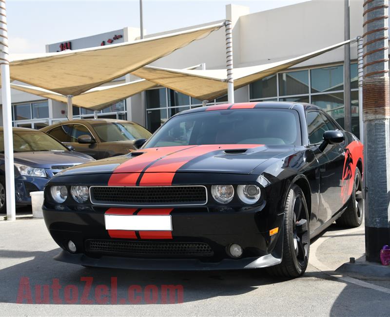 DODGE CHALLENGER SRT8- 2014- BLACK- 60 000 KM- GCC SPECS