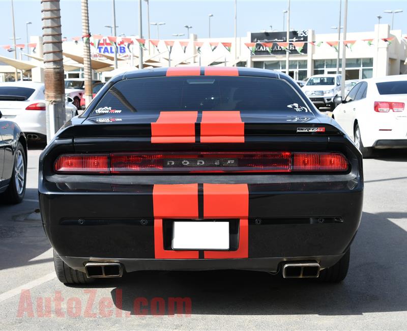 DODGE CHALLENGER SRT8- 2014- BLACK- 60 000 KM- GCC SPECS