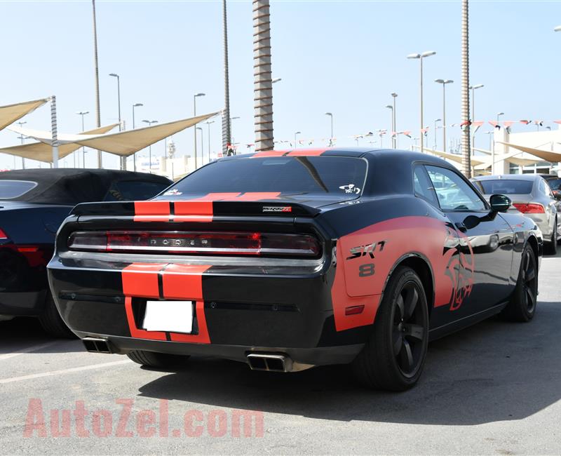 DODGE CHALLENGER SRT8- 2014- BLACK- 60 000 KM- GCC SPECS