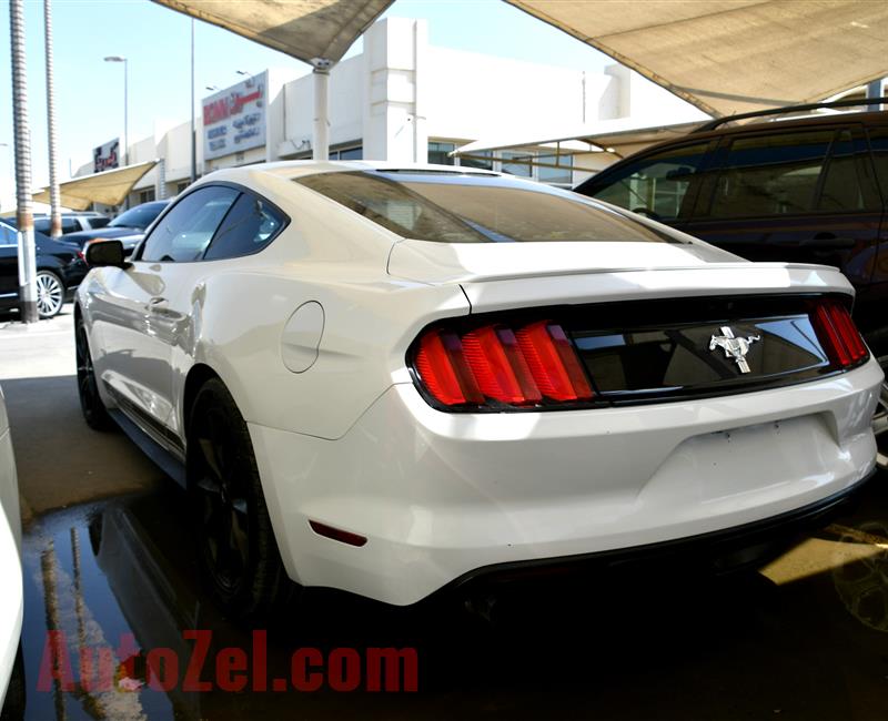 FORD MUSTANG- 2015- WHITE- 34 000 MILES- AMERICAN SPECS