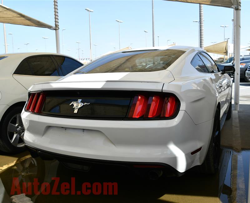 FORD MUSTANG- 2015- WHITE- 34 000 MILES- AMERICAN SPECS