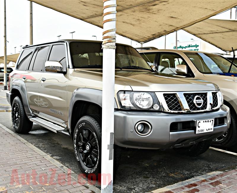 NISSAN PATROL SAFARI MODEL 2017 - GOLD - 72,000 KM - V6 - GCC 