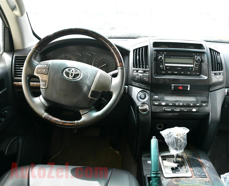 TOYOTA LAND CRUISER GXR, V6- 2011- WHITE- GCC