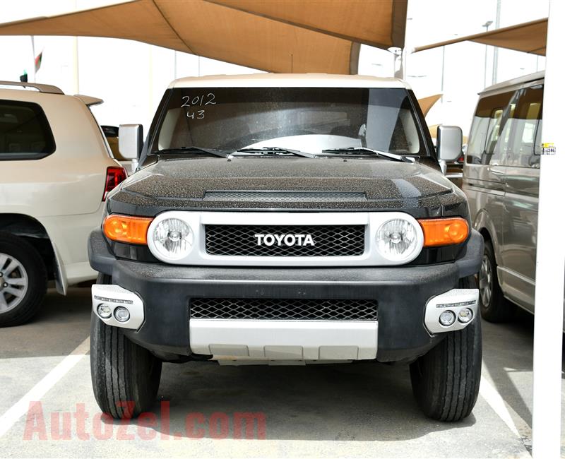 TOYOTA FJ CRUISER, V6- 2012- BLACK- 133 000 KM- GCC