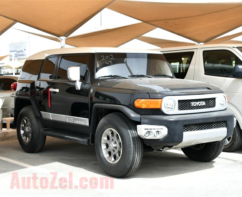 TOYOTA FJ CRUISER, V6- 2012- BLACK- 133 000 KM- GCC