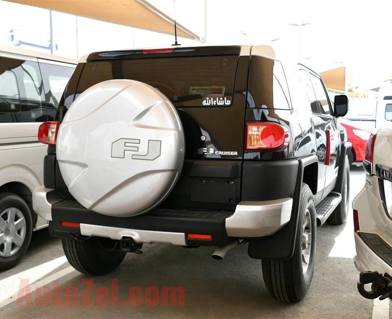 TOYOTA FJ CRUISER, V6- 2012- BLACK- 133 000 KM- GCC